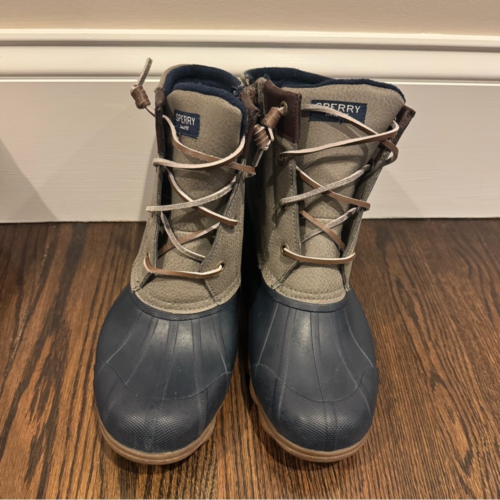 Sperry boots size 9